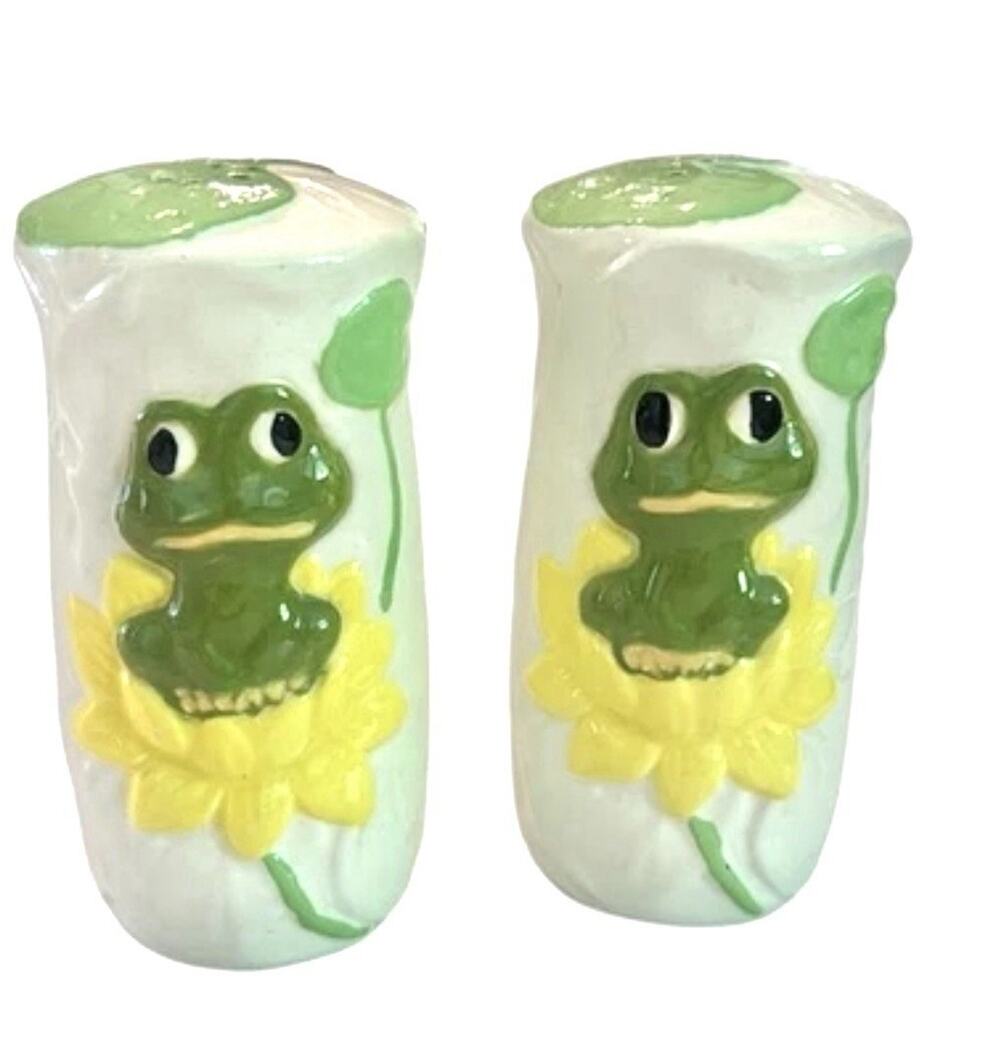 Vintage 1976 NEIL THE FROG SALT & PEPPER White Shakers Hand Made With Stoppers
